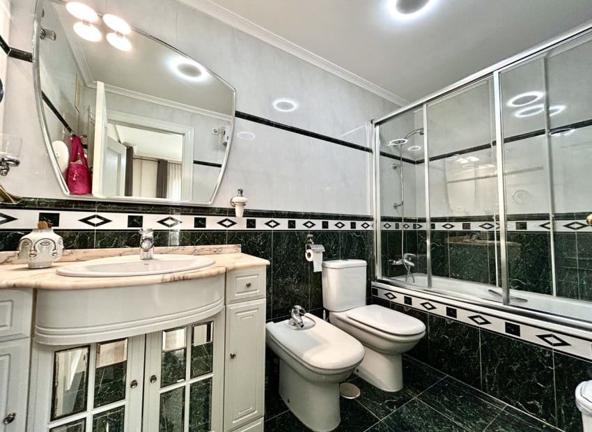 2 slaapkamer Appartement te koop in Torrevieja - € 259.000 (Ref: 10023004)