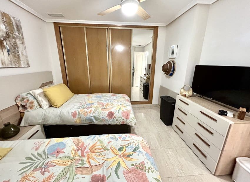 2 slaapkamer Appartement te koop in Torrevieja - € 259.000 (Ref: 10023004)