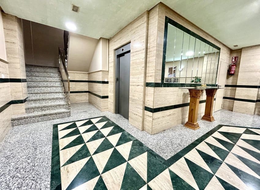 2 slaapkamer Appartement te koop in Torrevieja - € 259.000 (Ref: 10023004)