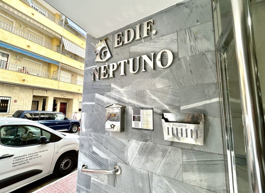 2 slaapkamer Appartement te koop in Torrevieja - € 259.000 (Ref: 10023004)
