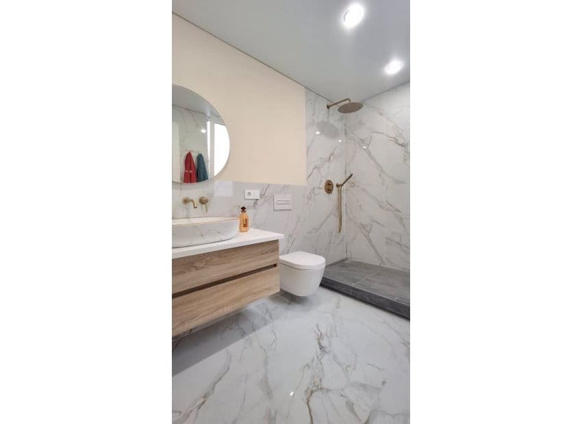 Apartamento de 2 habitaciones en Torrevieja en venta - 249.900 € (Ref: 10032421)