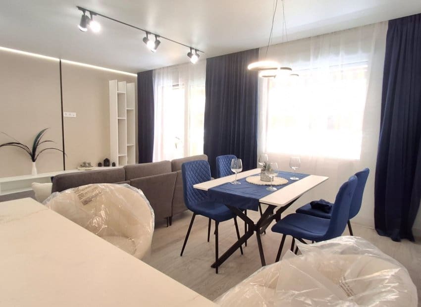 Apartamento de 2 habitaciones en Torrevieja en venta - 249.900 € (Ref: 10032421)
