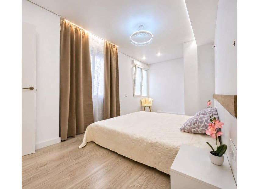 Apartamento de 2 habitaciones en Torrevieja en venta - 249.900 € (Ref: 10032421)