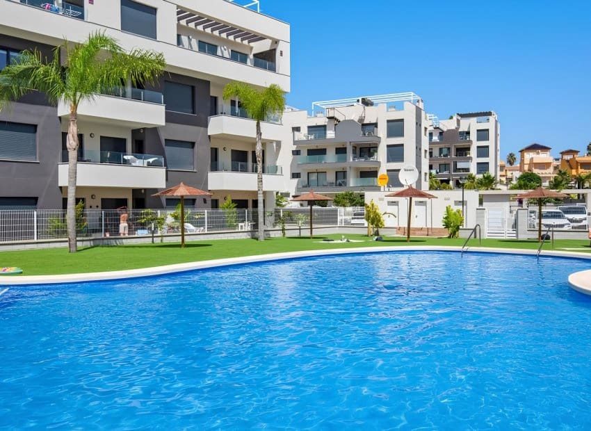 2 soveværelse Lejlighed til salg i Villamartin med swimmingpool - € 255.900 (Ref: 10032428)