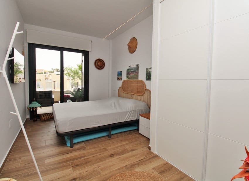2 soveværelse Lejlighed til salg i Villamartin med swimmingpool - € 255.900 (Ref: 10032428)