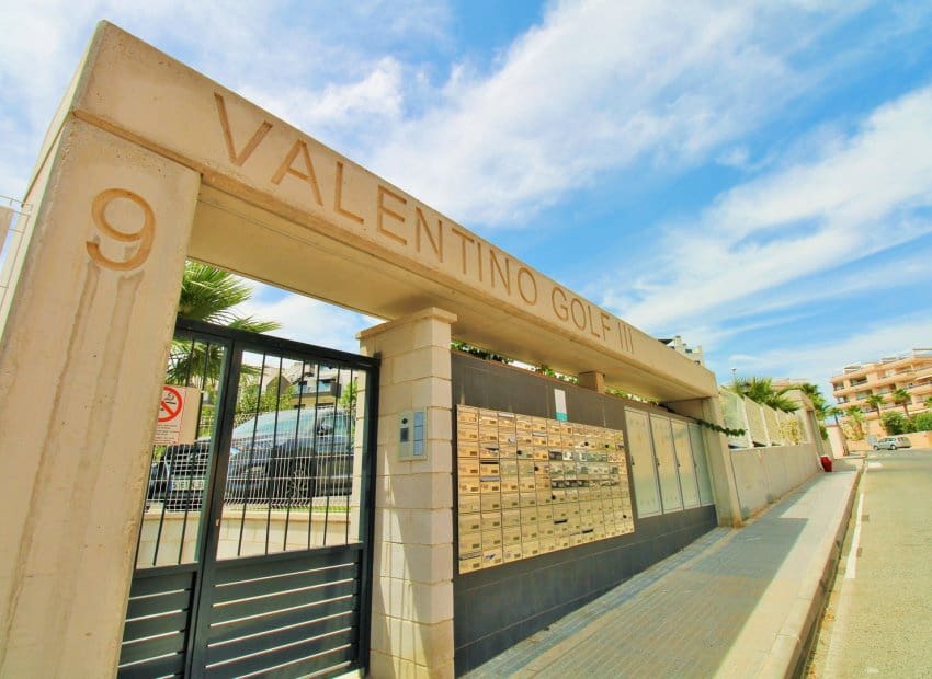 2 soveværelse Lejlighed til salg i Villamartin med swimmingpool - € 255.900 (Ref: 10032428)