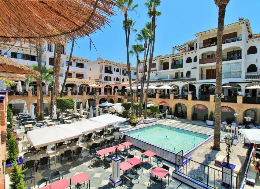 2 soveværelse Lejlighed til salg i Villamartin med swimmingpool - € 255.900 (Ref: 10032428)
