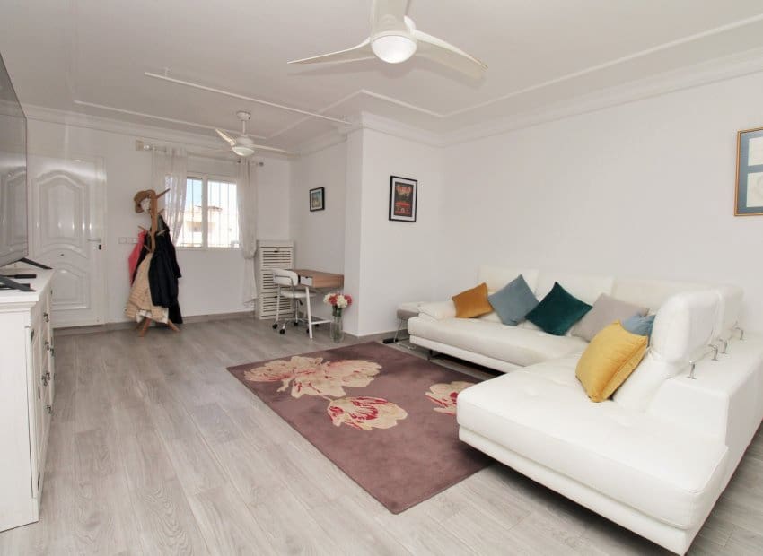 2 Zimmer Apartment zu verkaufen in Villamartin mit Pool - 189.900 € (Ref: 10032430)