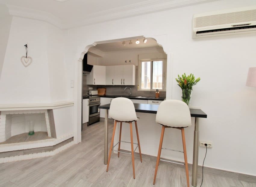 2 Zimmer Apartment zu verkaufen in Villamartin mit Pool - 189.900 € (Ref: 10032430)