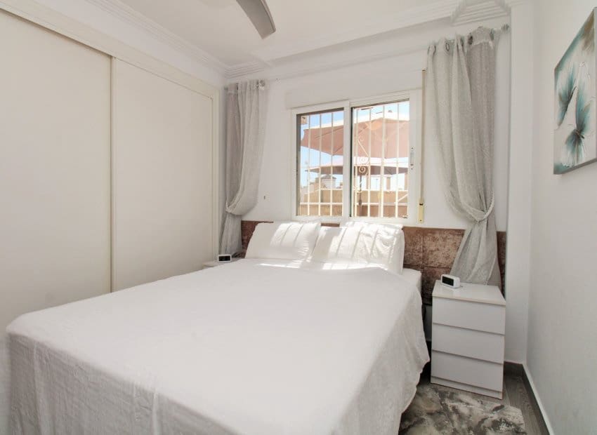 2 Zimmer Apartment zu verkaufen in Villamartin mit Pool - 189.900 € (Ref: 10032430)