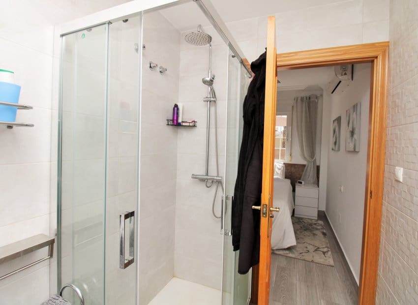 2 Zimmer Apartment zu verkaufen in Villamartin mit Pool - 189.900 € (Ref: 10032430)