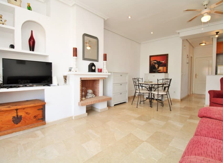 2 soveværelse Lejlighed til salg i Villamartin med swimmingpool - € 184.950 (Ref: 10034415)