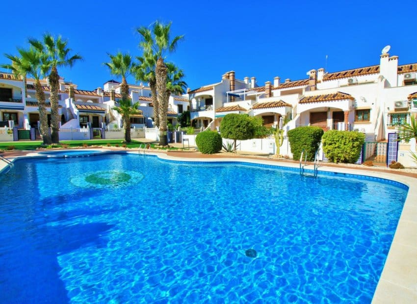 2 soveværelse Lejlighed til salg i Villamartin med swimmingpool - € 184.950 (Ref: 10034415)