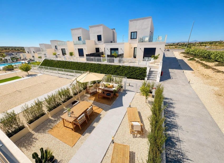 2 bedroom Townhouse for sale in Banos y Mendigo with pool - € 250,000 (Ref: 10034416)