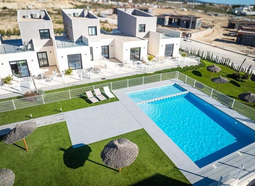2 bedroom Townhouse for sale in Banos y Mendigo with pool - € 250,000 (Ref: 10034416)