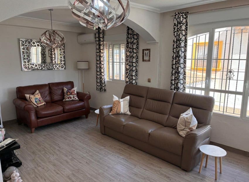 2 sypialnia Willa na sprzedaż w Orihuela Costa z basenem - 269 000 € (Ref: 10034418)