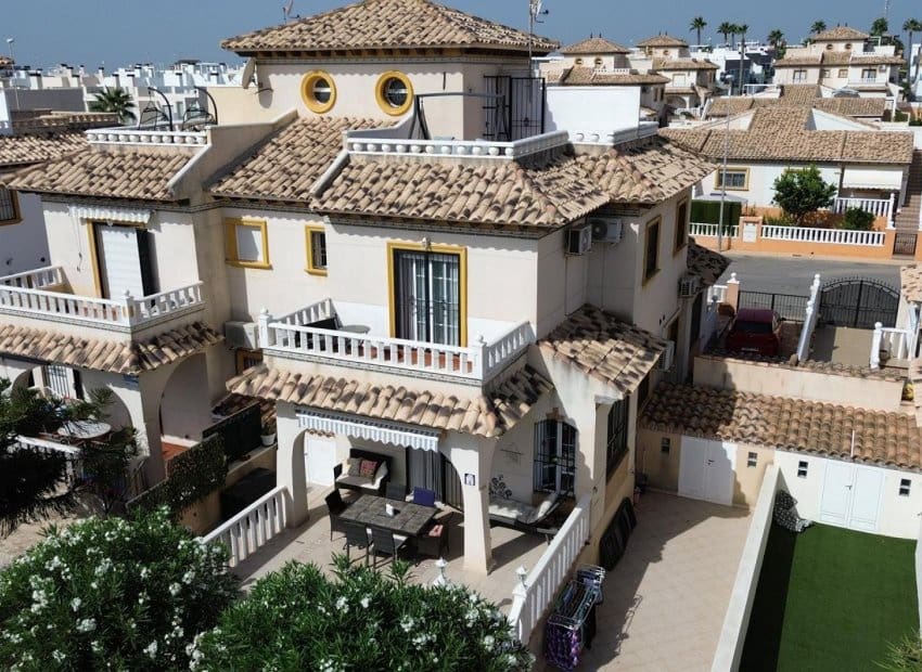 2 sypialnia Willa na sprzedaż w Orihuela Costa z basenem - 269 000 € (Ref: 10034418)