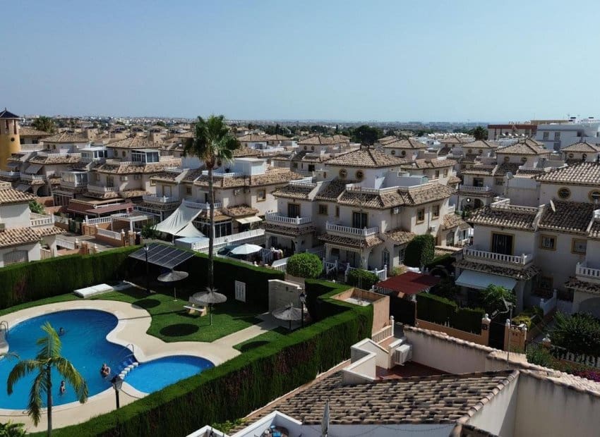 2 sypialnia Willa na sprzedaż w Orihuela Costa z basenem - 269 000 € (Ref: 10034418)