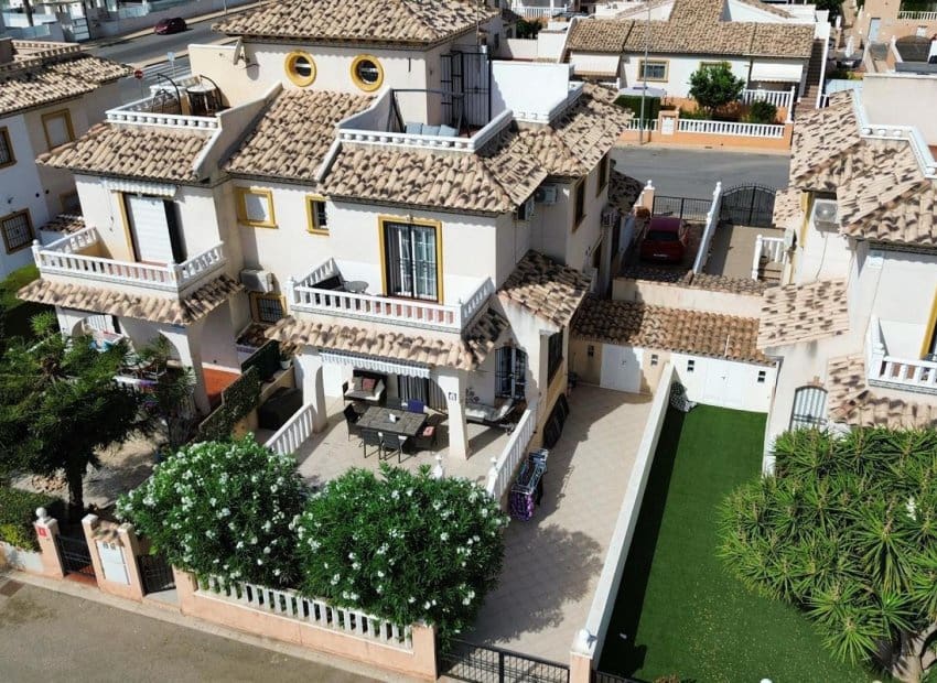 2 sypialnia Willa na sprzedaż w Orihuela Costa z basenem - 269 000 € (Ref: 10034418)
