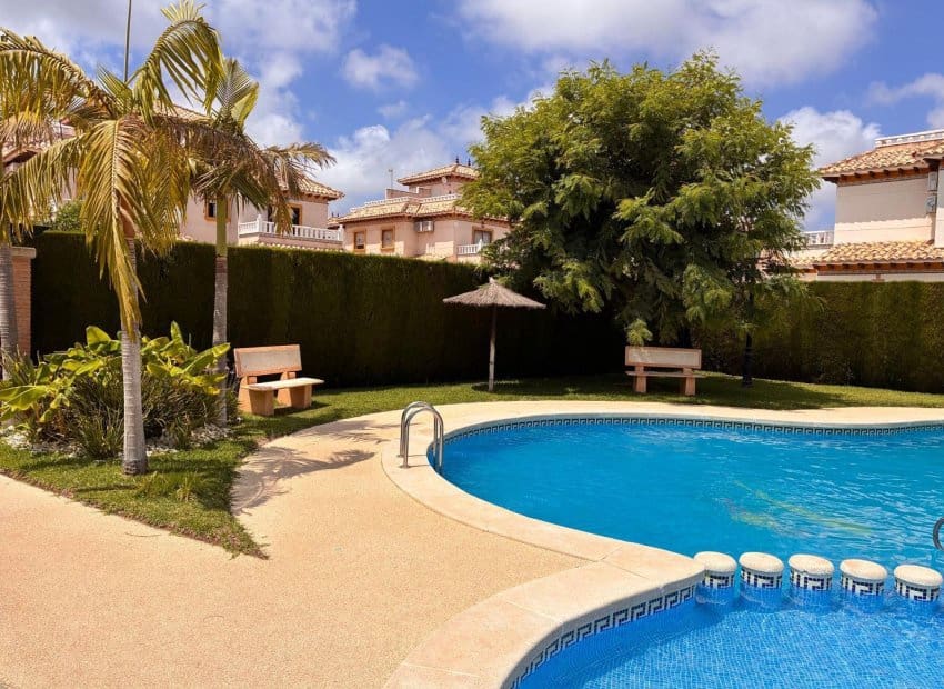 2 sypialnia Willa na sprzedaż w Orihuela Costa z basenem - 269 000 € (Ref: 10034418)