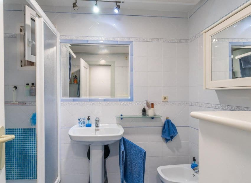 3 sovrum Lägenhet till salu i Orihuela Costa med pool - 199 999 € (Ref: 10035734)
