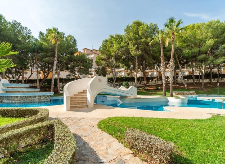 3 sovrum Lägenhet till salu i Orihuela Costa med pool - 199 999 € (Ref: 10035734)