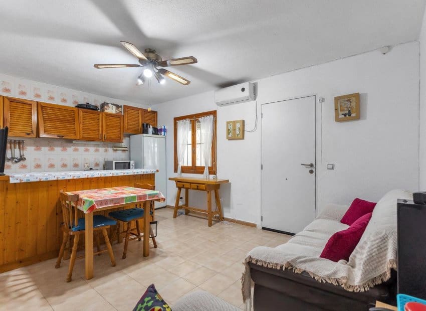 2 bedroom Apartment for sale in Torrevieja - € 154,500 (Ref: 10035735)