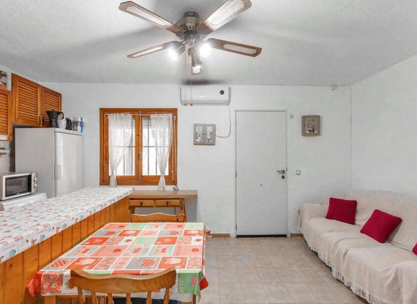 2 bedroom Apartment for sale in Torrevieja - € 154,500 (Ref: 10035735)