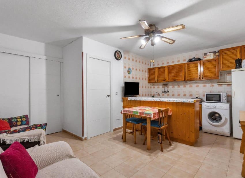 2 bedroom Apartment for sale in Torrevieja - € 154,500 (Ref: 10035735)