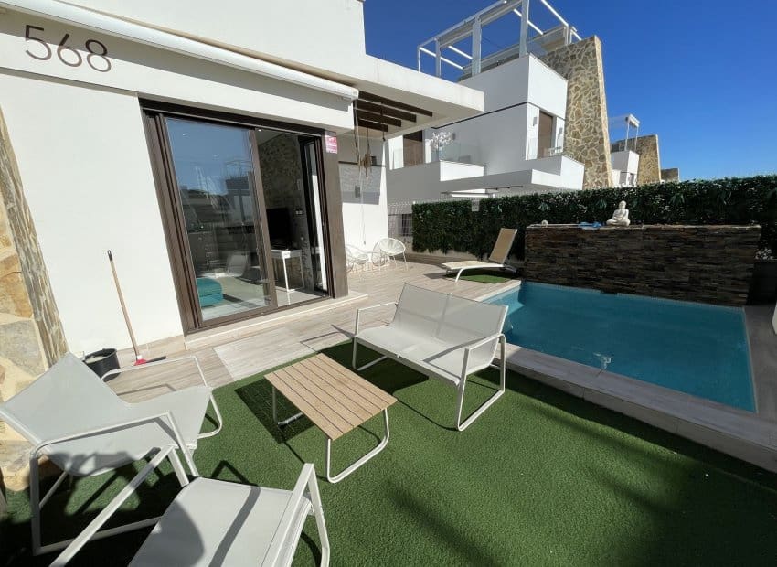 Chalet de 2 habitaciones en Villamartin en venta - 284.000 € (Ref: 10035738)