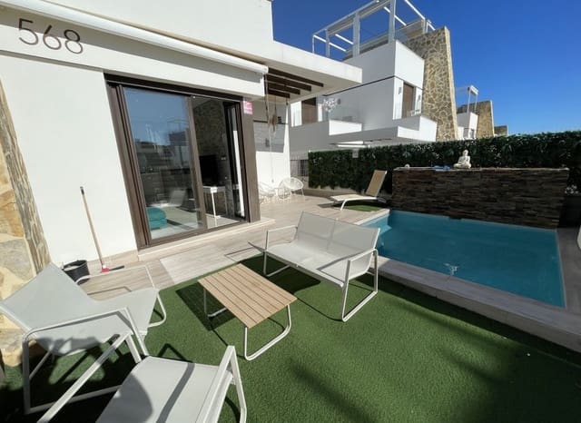 Chalet de 2 habitaciones en Villamartin, Orihuela en venta - 284.000 € (Ref: 10035738)