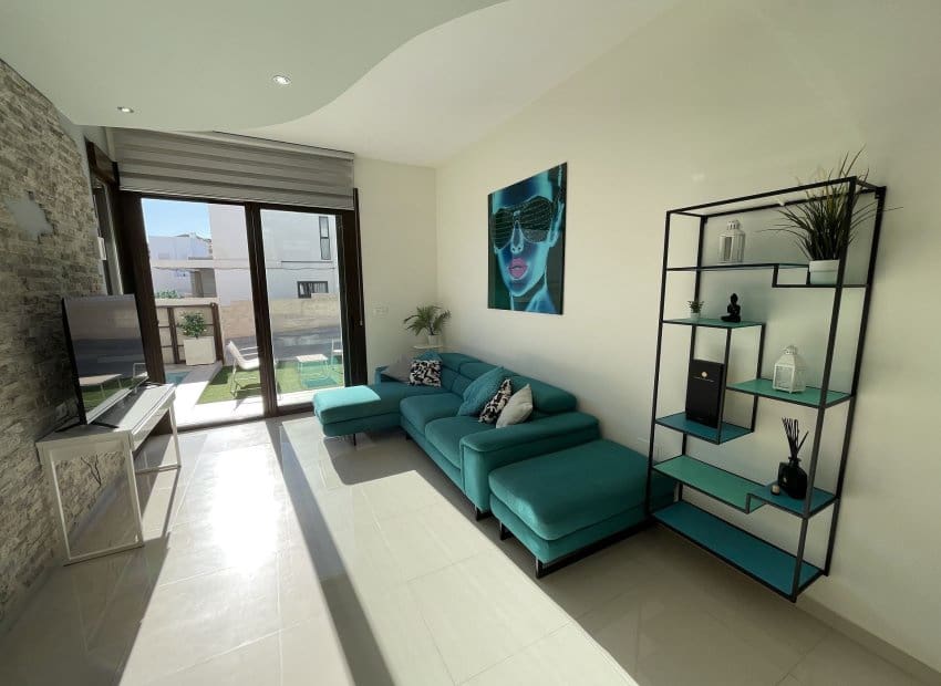Chalet de 2 habitaciones en Villamartin en venta - 284.000 € (Ref: 10035738)