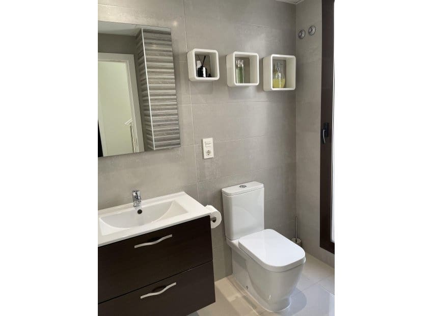 Chalet de 2 habitaciones en Villamartin en venta - 284.000 € (Ref: 10035738)