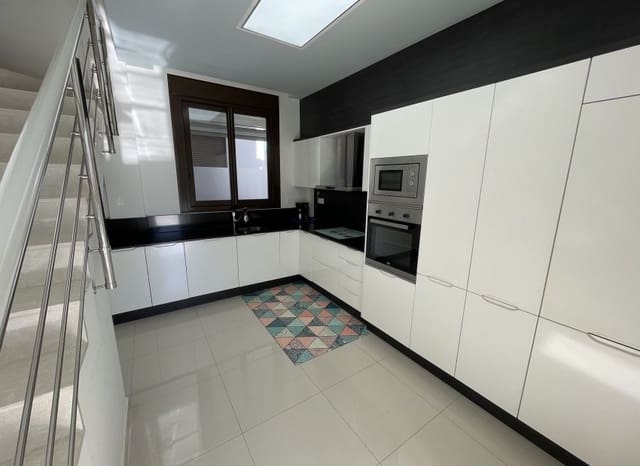 Chalet de 2 habitaciones en Villamartin, Orihuela en venta - 284.000 € (Ref: 10035738)
