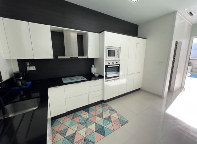 Chalet de 2 habitaciones en Villamartin, Orihuela en venta - 284.000 € (Ref: 10035738)
