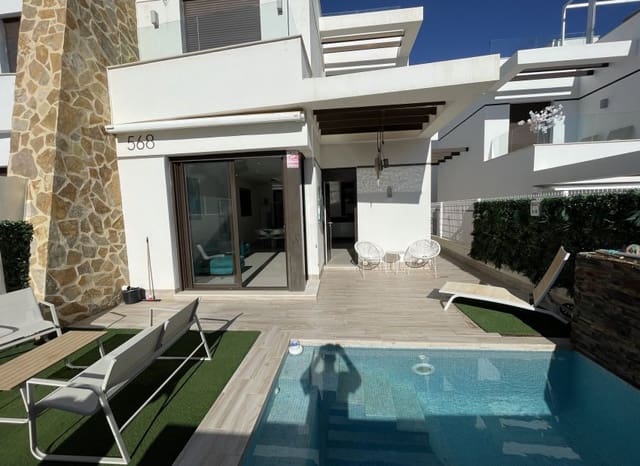 Chalet de 2 habitaciones en Villamartin, Orihuela en venta - 284.000 € (Ref: 10035738)