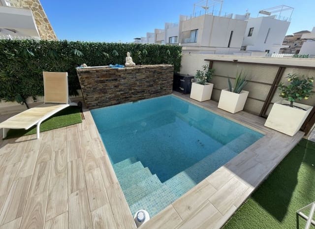 Chalet de 2 habitaciones en Villamartin, Orihuela en venta - 284.000 € (Ref: 10035738)