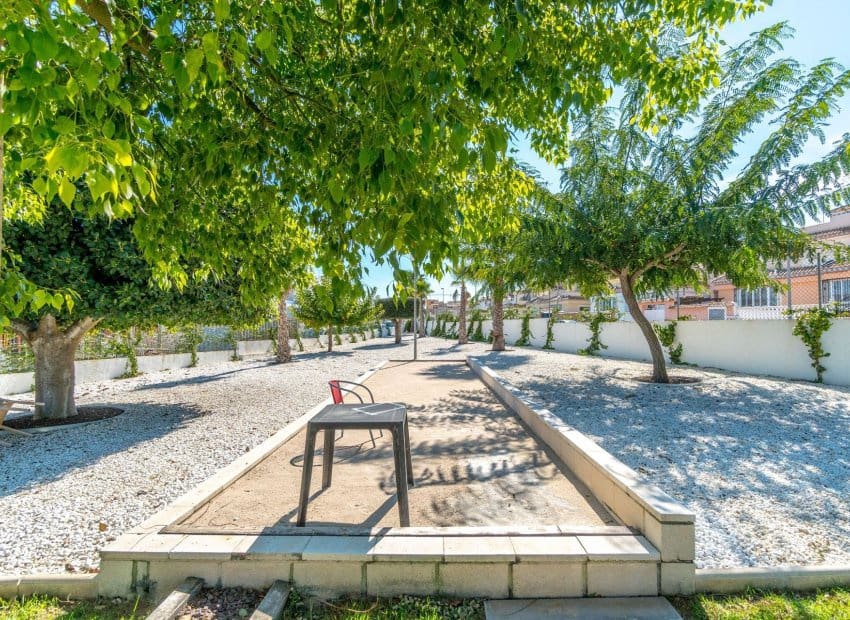 Chalet de 2 habitaciones en Villamartin en venta - 284.000 € (Ref: 10035738)