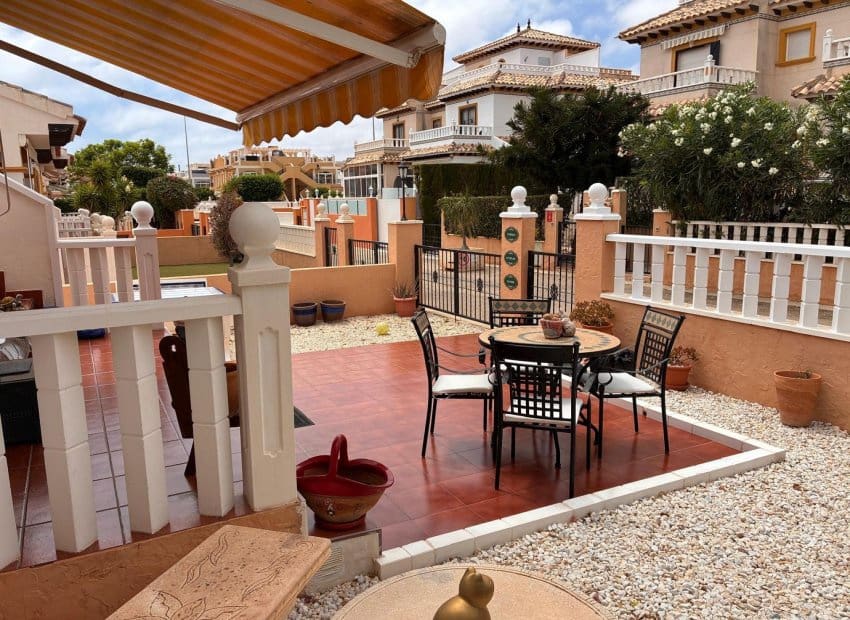 2 sypialnia Willa na sprzedaż w Orihuela Costa z basenem - 249 995 € (Ref: 10035739)