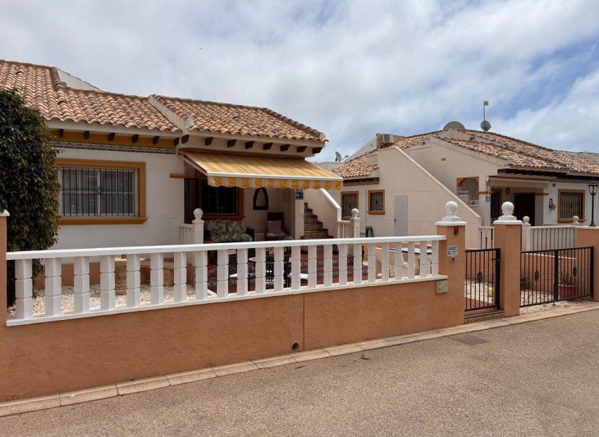 2 sypialnia Willa na sprzedaż w Orihuela Costa z basenem - 249 995 € (Ref: 10035739)