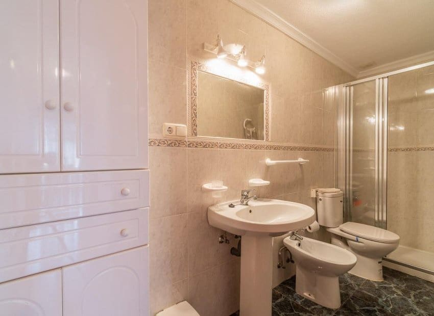 5 Zimmer Villa zu verkaufen in Playa Flamenca mit Pool - 240.000 € (Ref: 10039188)
