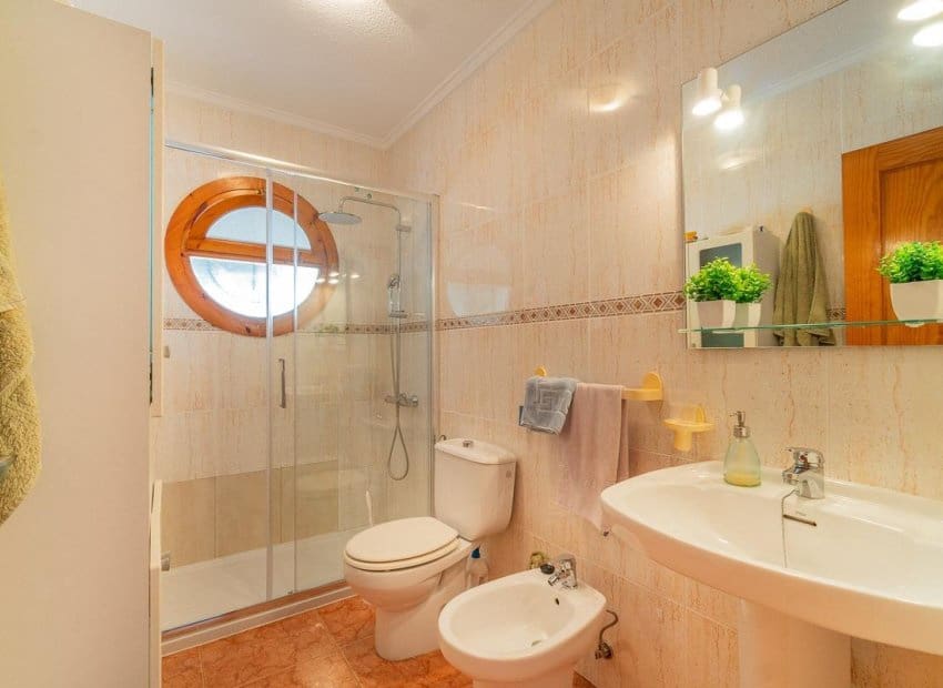 5 Zimmer Villa zu verkaufen in Playa Flamenca mit Pool - 240.000 € (Ref: 10039188)