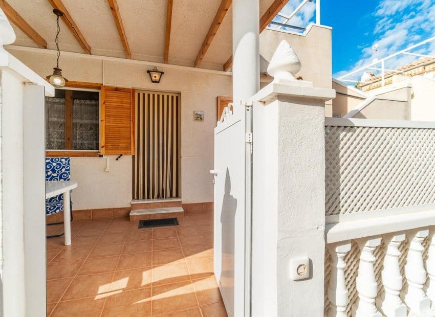 5 Zimmer Villa zu verkaufen in Playa Flamenca mit Pool - 240.000 € (Ref: 10039188)