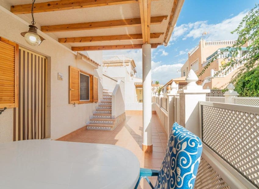5 Zimmer Villa zu verkaufen in Playa Flamenca mit Pool - 240.000 € (Ref: 10039188)