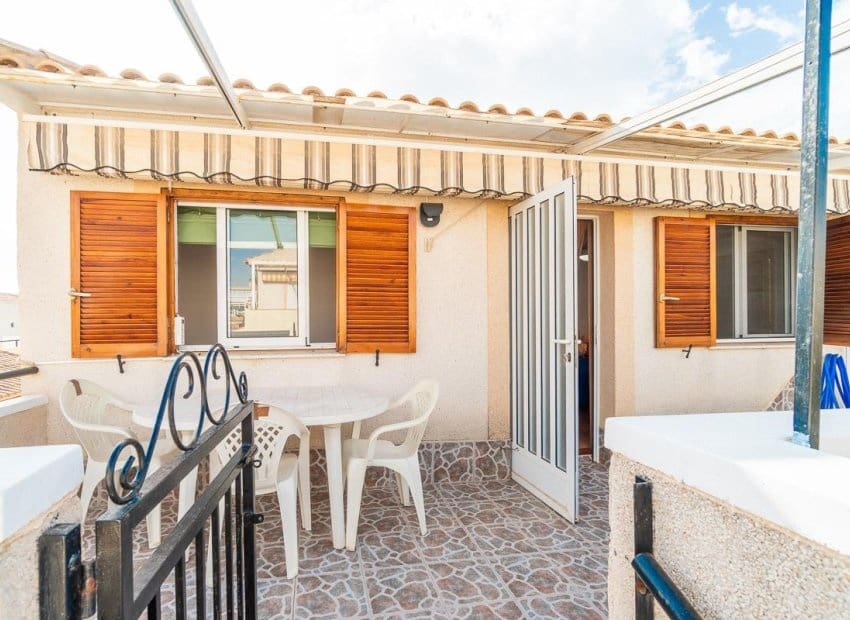 5 Zimmer Villa zu verkaufen in Playa Flamenca mit Pool - 240.000 € (Ref: 10039188)