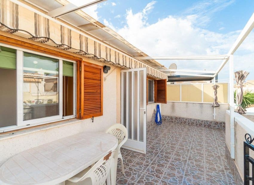 5 Zimmer Villa zu verkaufen in Playa Flamenca mit Pool - 240.000 € (Ref: 10039188)