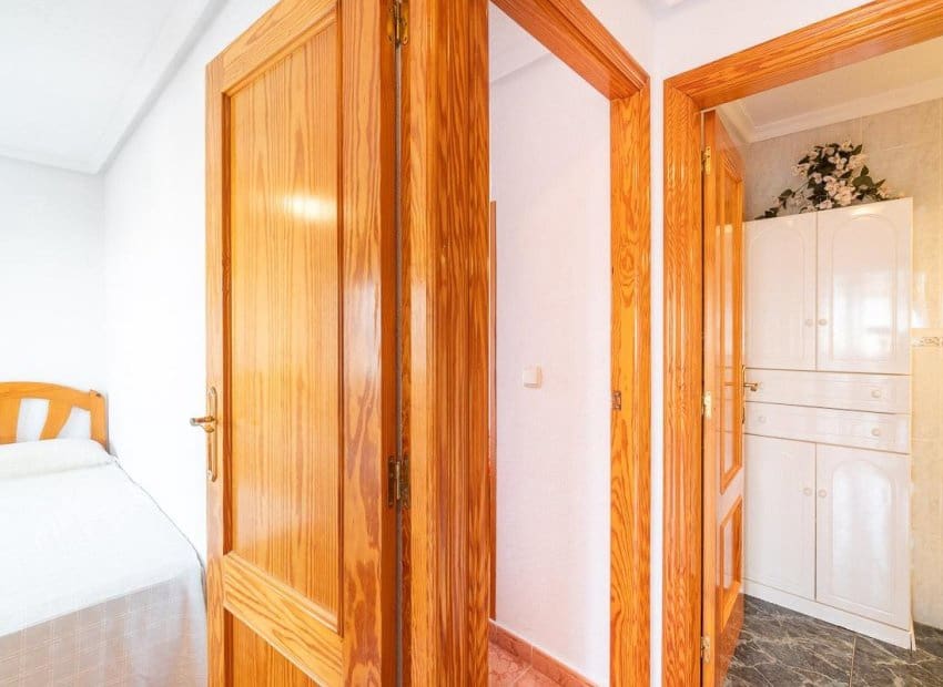 5 Zimmer Villa zu verkaufen in Playa Flamenca mit Pool - 240.000 € (Ref: 10039188)