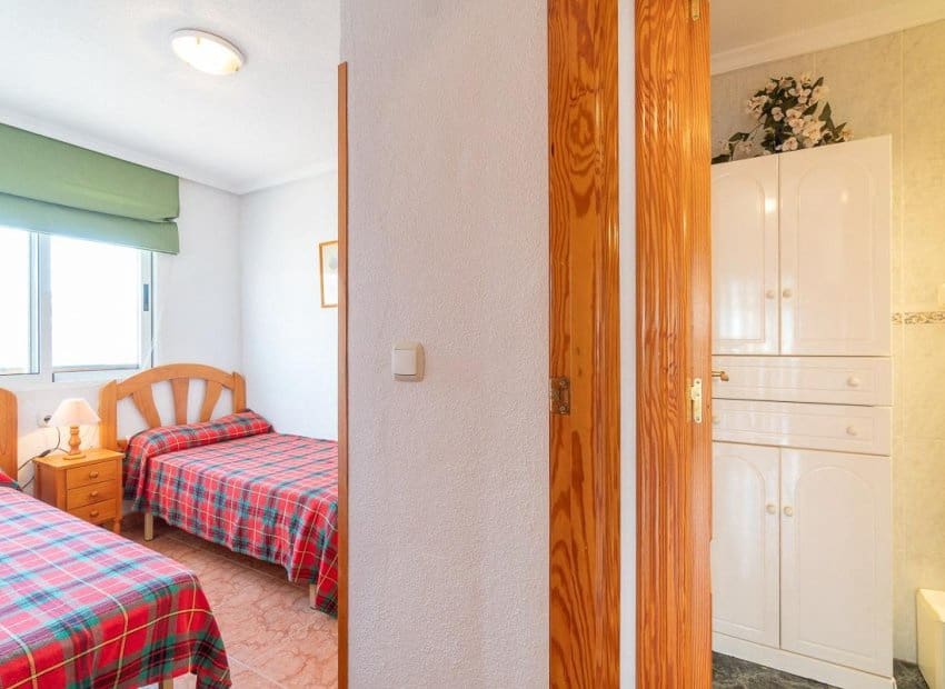 5 Zimmer Villa zu verkaufen in Playa Flamenca mit Pool - 240.000 € (Ref: 10039188)