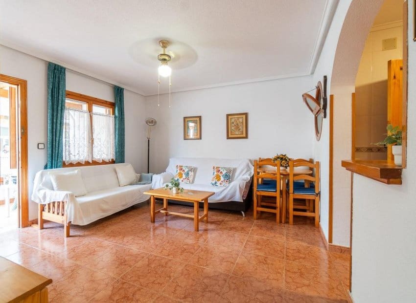 5 Zimmer Villa zu verkaufen in Playa Flamenca mit Pool - 240.000 € (Ref: 10039188)