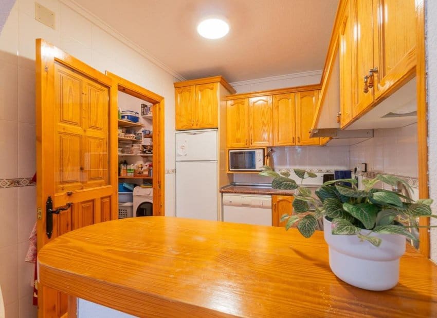5 Zimmer Villa zu verkaufen in Playa Flamenca mit Pool - 240.000 € (Ref: 10039188)
